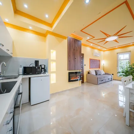 White House Miskolc, East * Miskolc