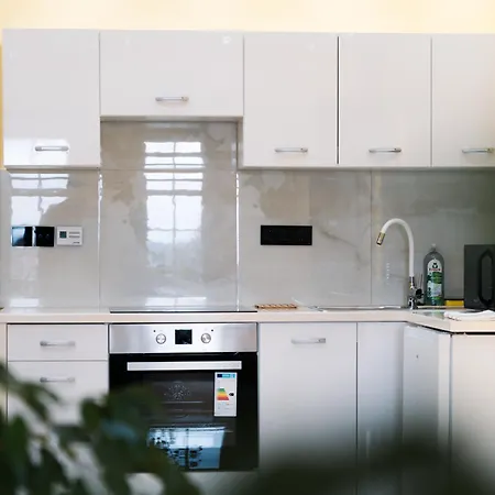 White House Miskolc, East