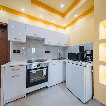 White House Miskolc, East